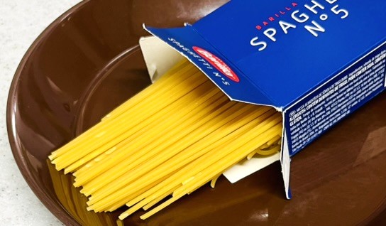 コストコで人気のパスタ、バリラの中身。黄色味がかった麺が特徴