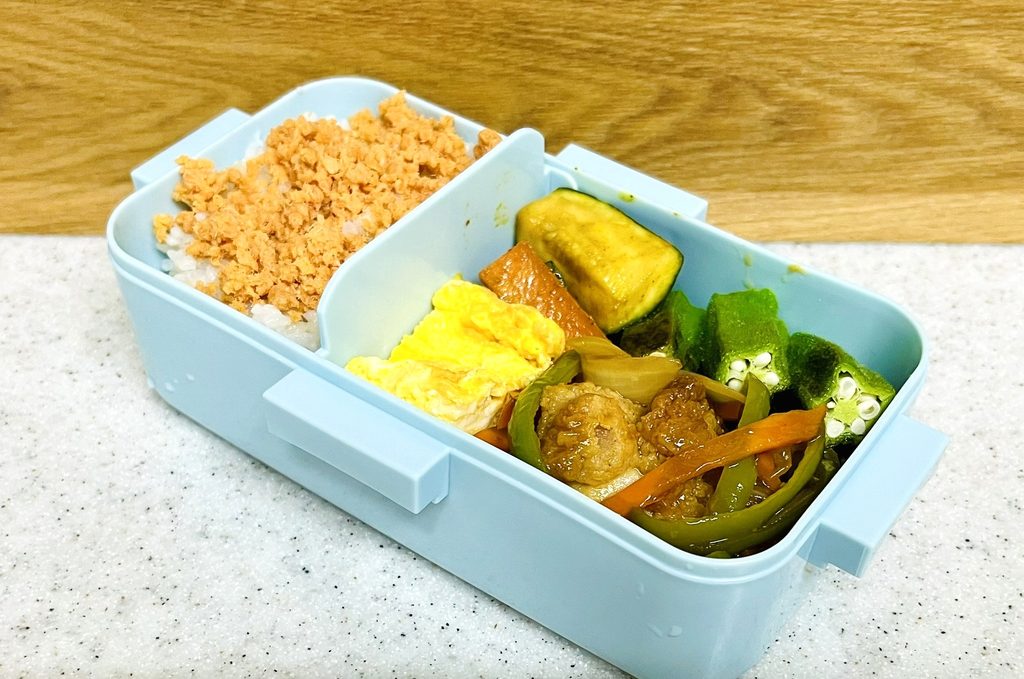 コストコ鶏もも肉で作った唐揚げを野菜甘酢あんかけで味変した弁当