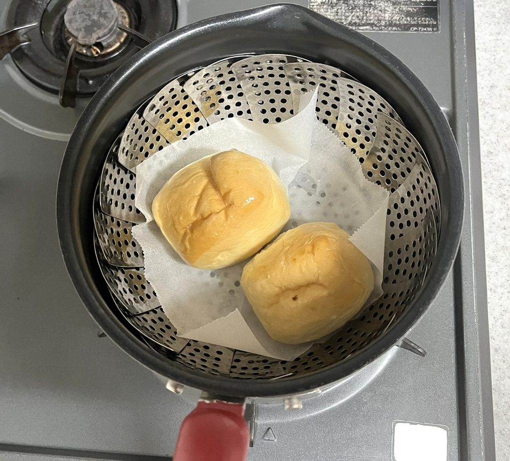 コストコディナーロールを冷凍して3分蒸した。極上に美味しくなる解凍・温め直し方法