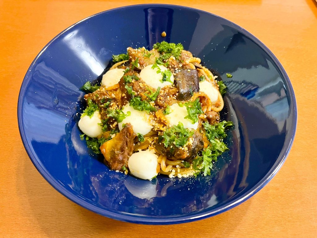 コストコ、ソル・レオーネ冷凍モッツァレラチーズをパスタにのせたアレンジ。ワンランク上の味に