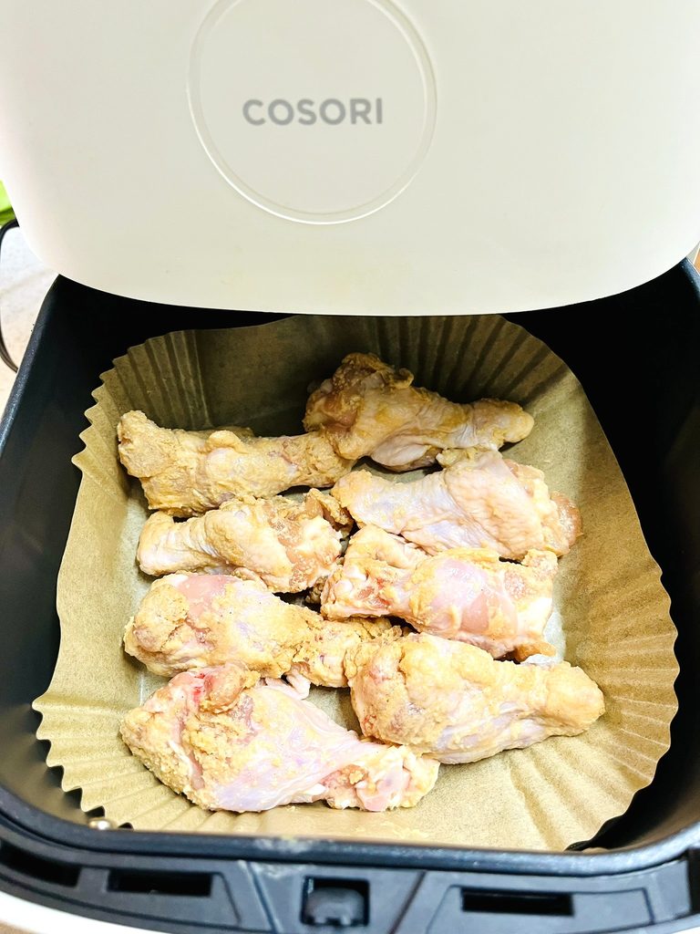 コストコさくらどり手羽元に唐揚げ粉で下味をつけてノンフライヤーへ