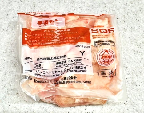 コストコさくらどり手羽元をパックのまま冷凍したもの